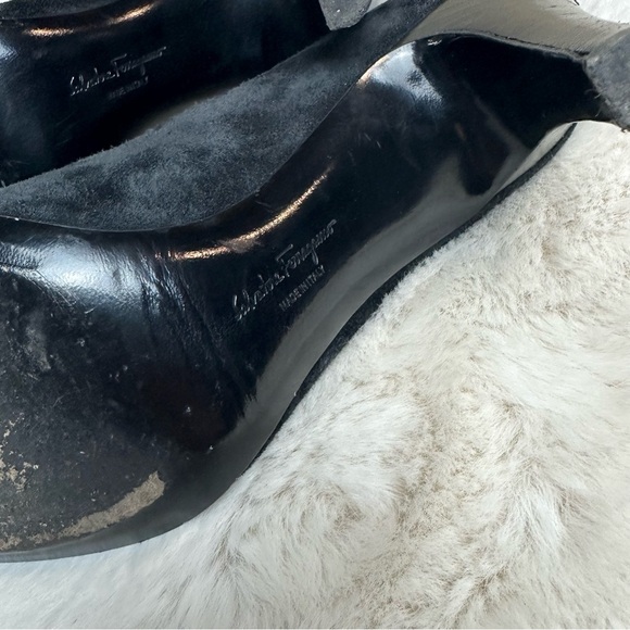 Salvatore Ferragamo Suede Pumps Black - Picture 6 of 12